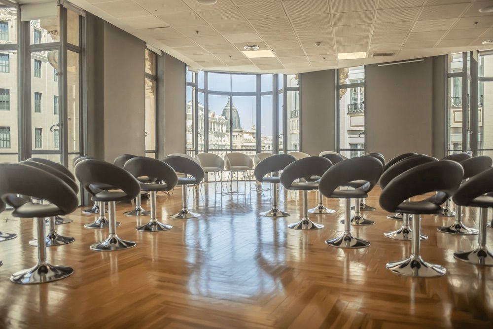 Panoramic Modernist Venue With Iconic Views