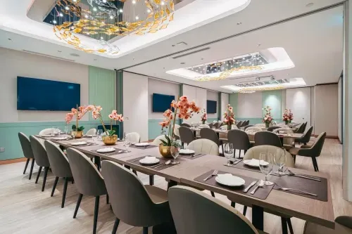 Soft-Toned Private Dining Room With Screens