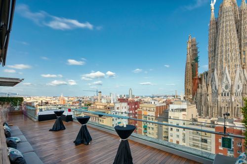Panoramic Rooftop Terrace With Iconic Views