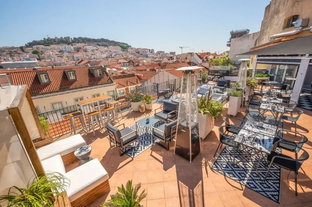 Incredible Panoramic Rooftop Escape
