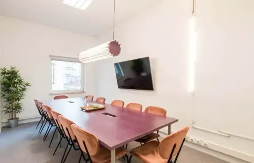 Elegant Boardroom With Scandinavian Aesthetics