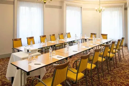 Majestic yellow room for corporate meetings