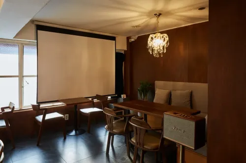 Multi-Level Urban Venue for Team Socials and Networking