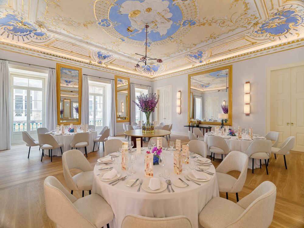  Artsy Neoclassical Ballroom With Ornate Ceiling