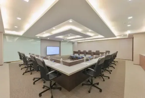 82.5 M² Boardroom With Statement Ceiling