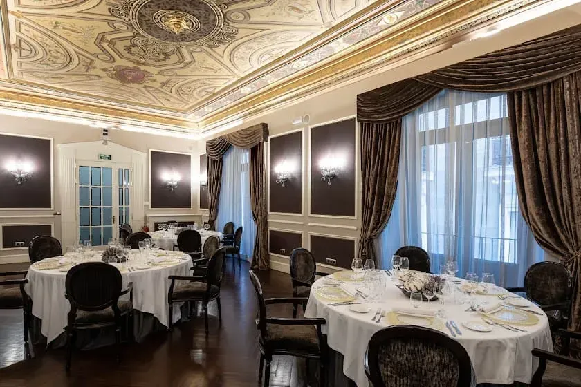 Lavish 18th-Century Hall