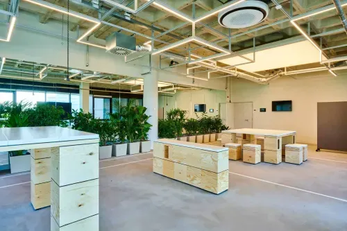 Smart Futuristic Space for Innovative Workshops and Creative Sessions