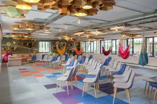Energetic and Vibrant Event Space With Colourful Interiors for Your Workshops and Creative Meetings