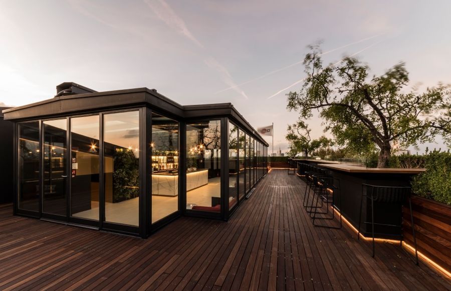 Chic Glass-Walled Rooftop Bar With 360° Views