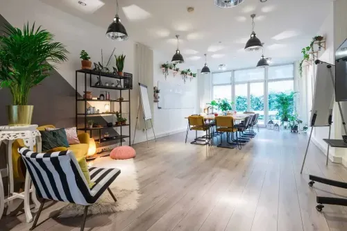 Inviting Chic Space With a Homely Vibe for Productive Team Meetings