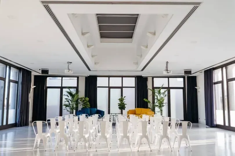 Panoramic Modern Venue With Spectacular City Views